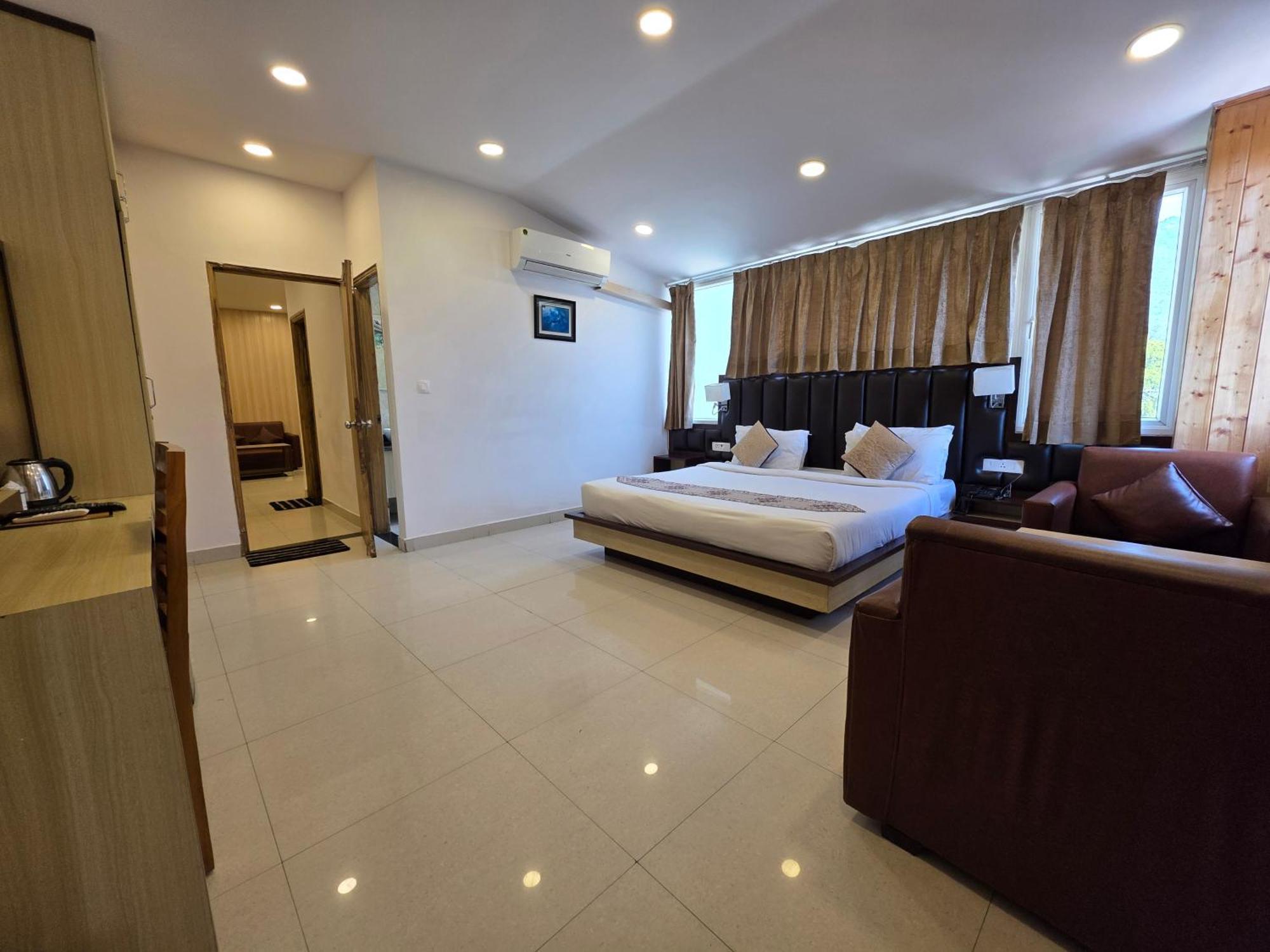 Hotel Rajpur Heights Дехрадун Экстерьер фото
